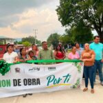 Mauricio Andrade inaugura calle principal de El Aguacate y entrega apoyos a familias